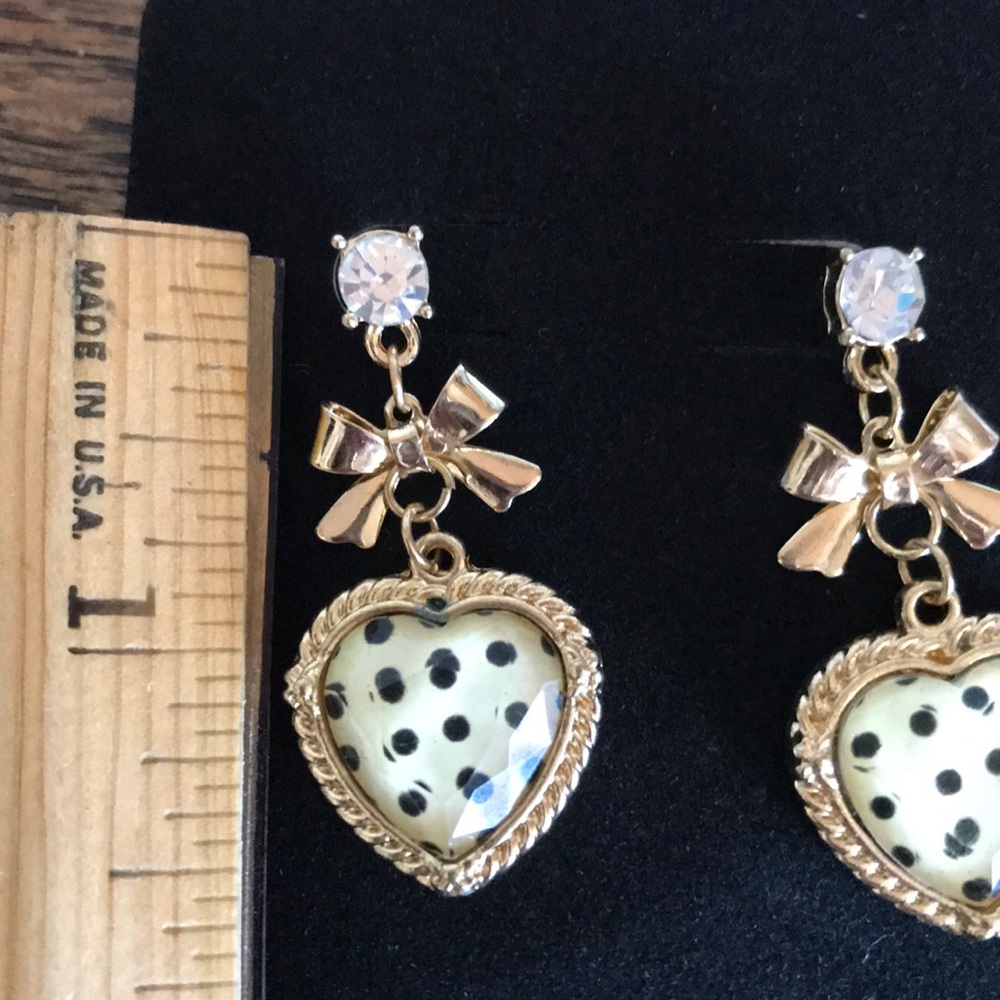 Polka dot heart & bow earrings - Picture 2 of 3